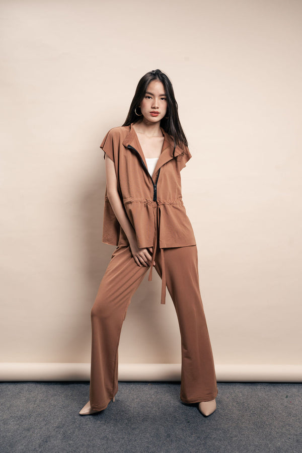 Set Chile Zipper Outer Top & Oslo Cutbray Pants in Tawny Brown