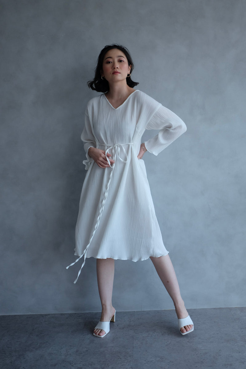 Basic Multiway Pleats Dress In White