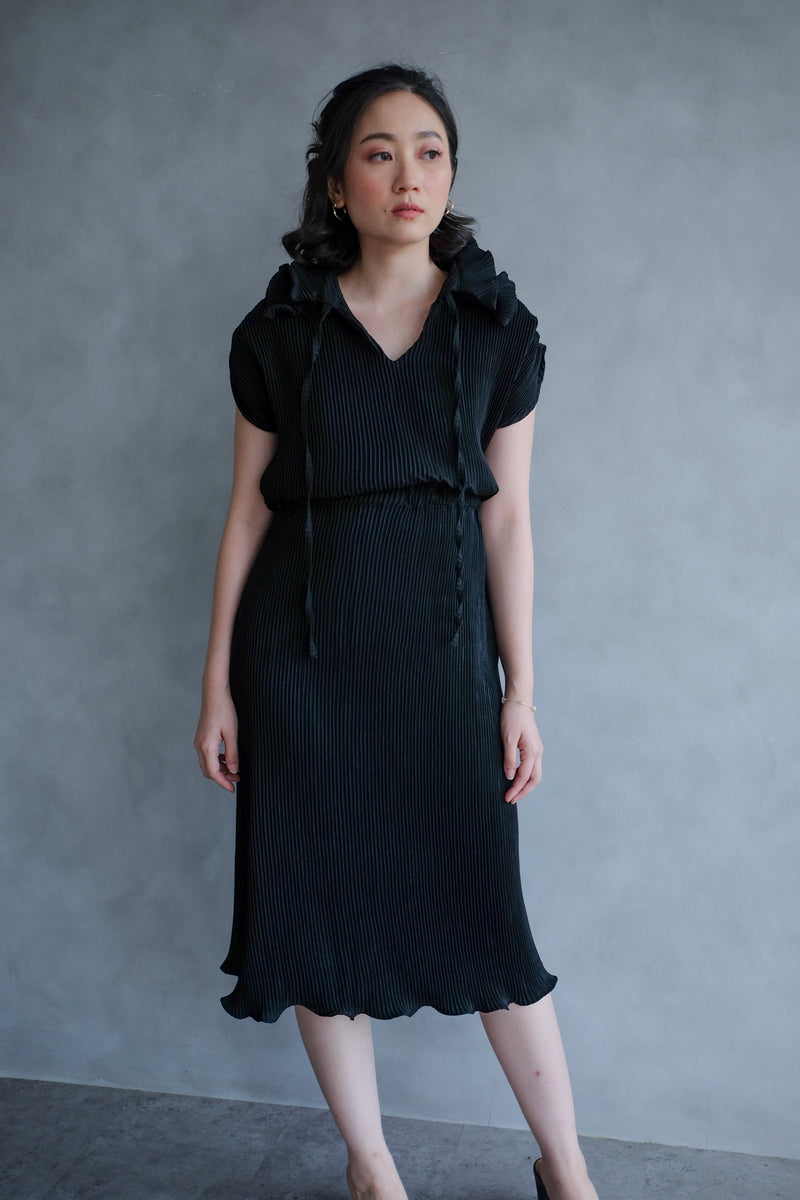 Pome Pleats Midi Dress in Black