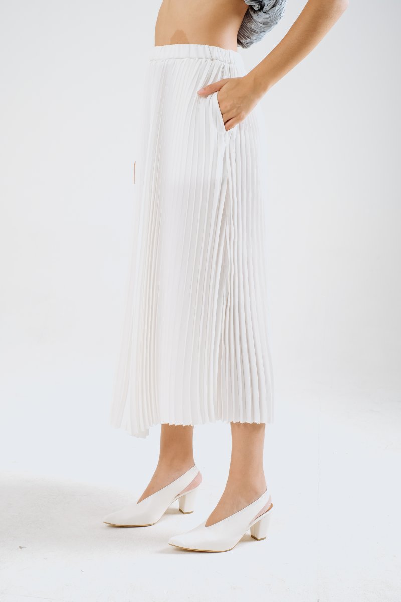 Cali Pleats Midi Skirt In White