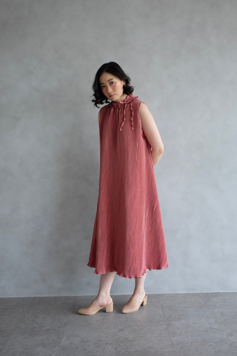 Margo Pleats Dress In Dusty Pink