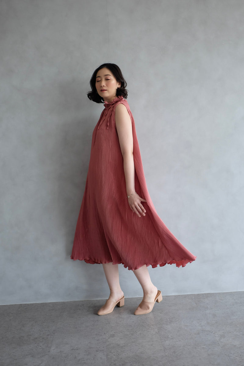 Margo Pleats Dress In Dusty Pink