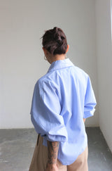 Leon Puff Crisp Vneck Shirt in Soft Blue